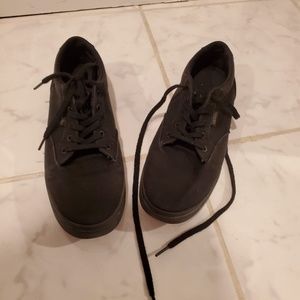 black vans low top shoes 🖤👟